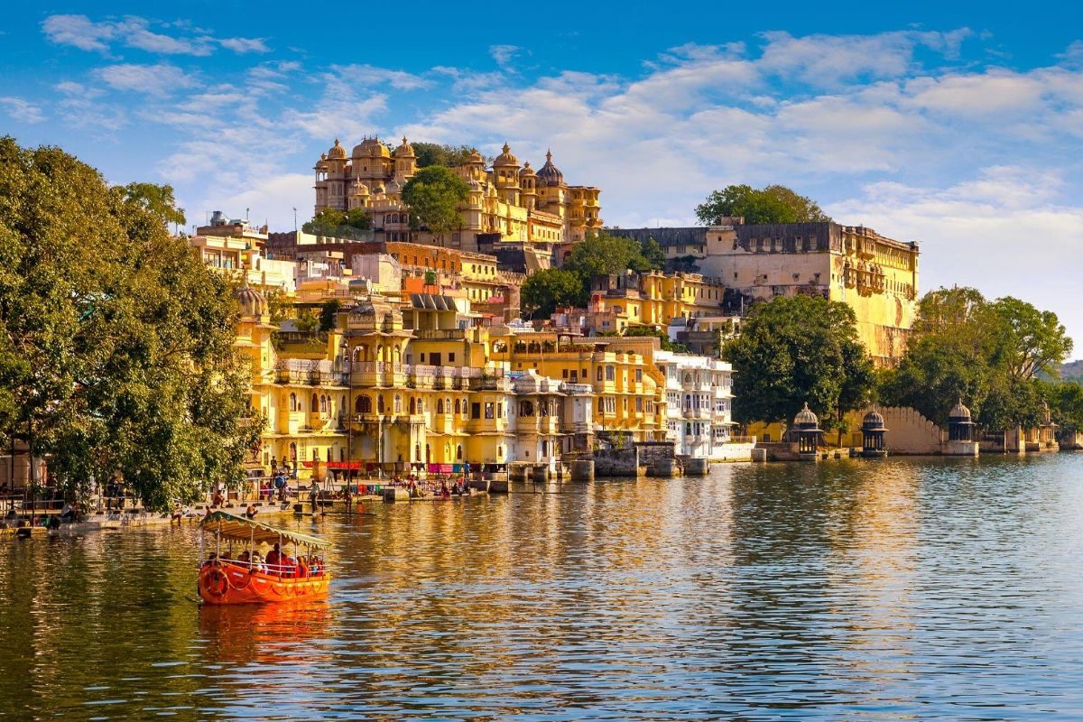 Full-Day Private Udaipur Sightseeing Tour with Optional Guide