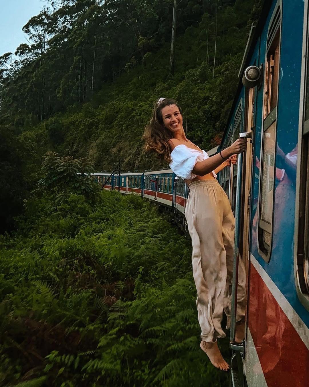 Kandy to Ella Train Tickets – Reserved Seats | Scenic Train Ride in Sri Lanka