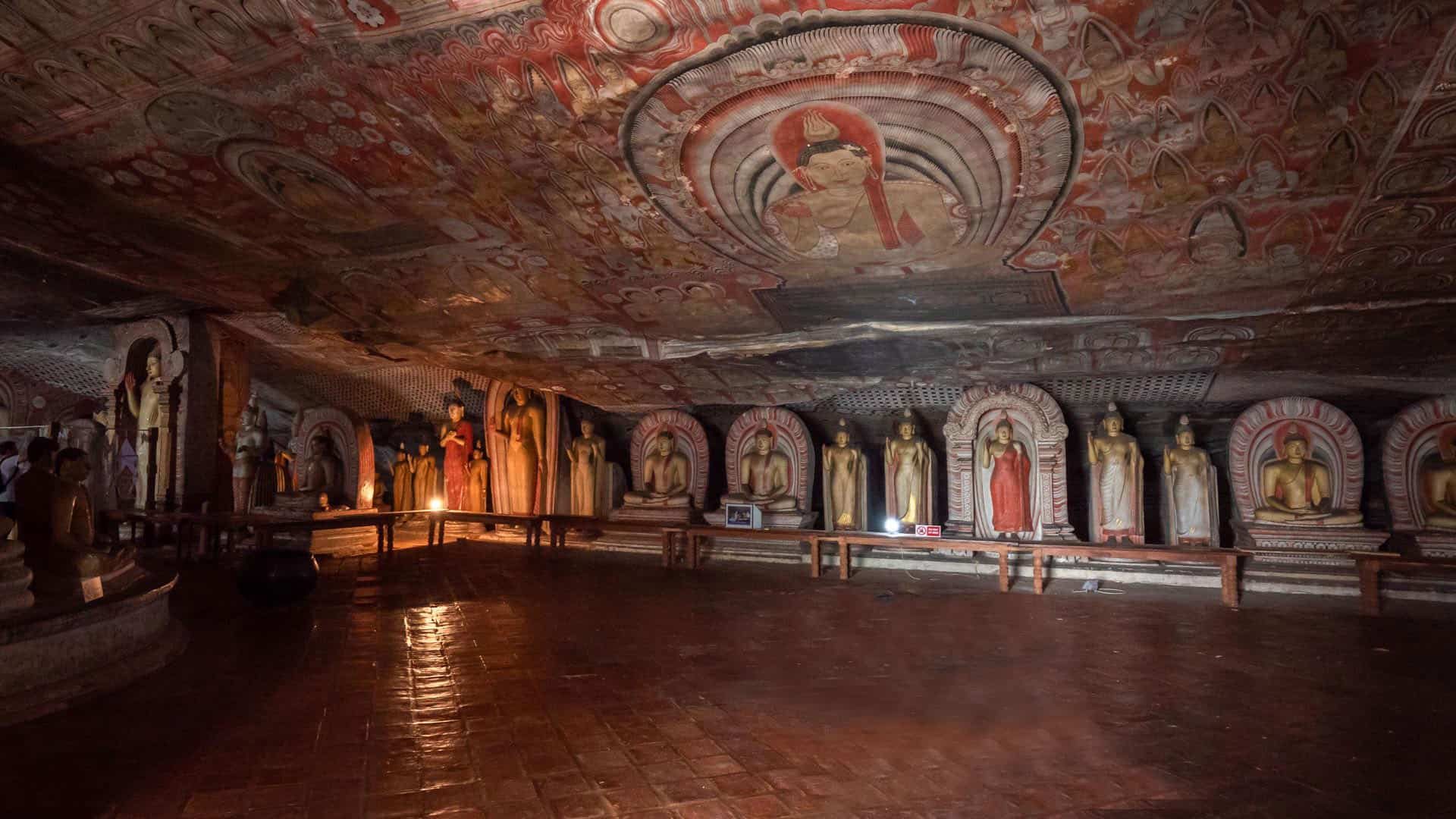 Private Day Trip to Sigiriya, Cave Temple &amp; National Park Safari Tour